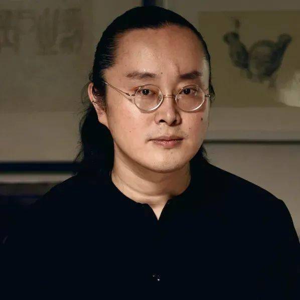 赵露1980年生于山东青岛,2005年毕业于鲁东大学美术学院,2009年毕业于