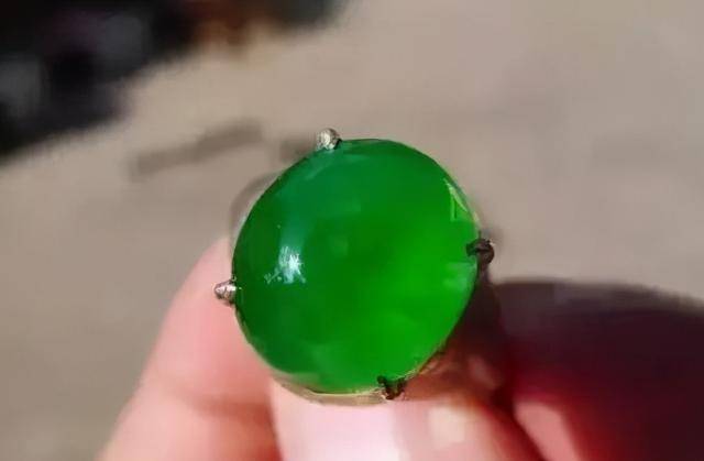 啤酒瓶冒充翡翠!全过程曝光!惊呆_玻璃