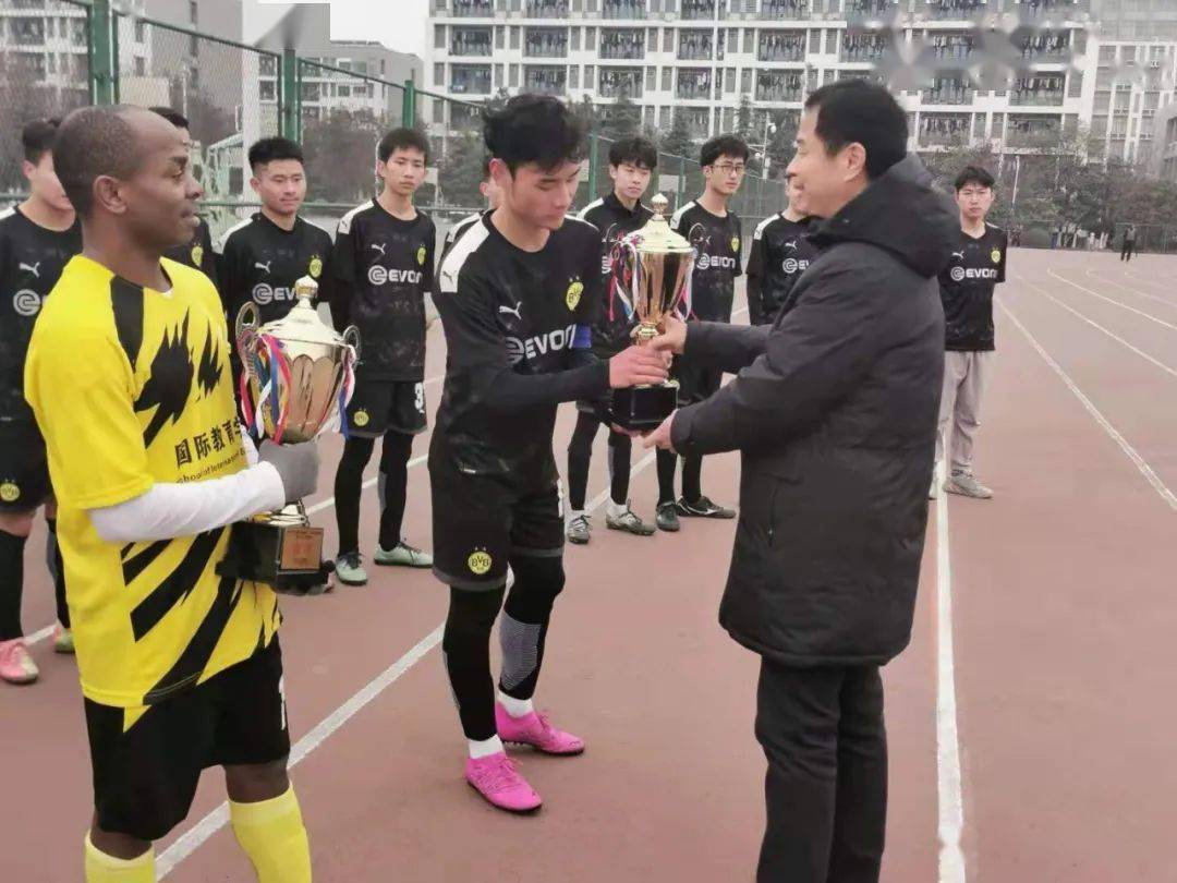 竞技绿茵激情人生徐州工程学院第十八届运动会学生足球比赛圆满结束