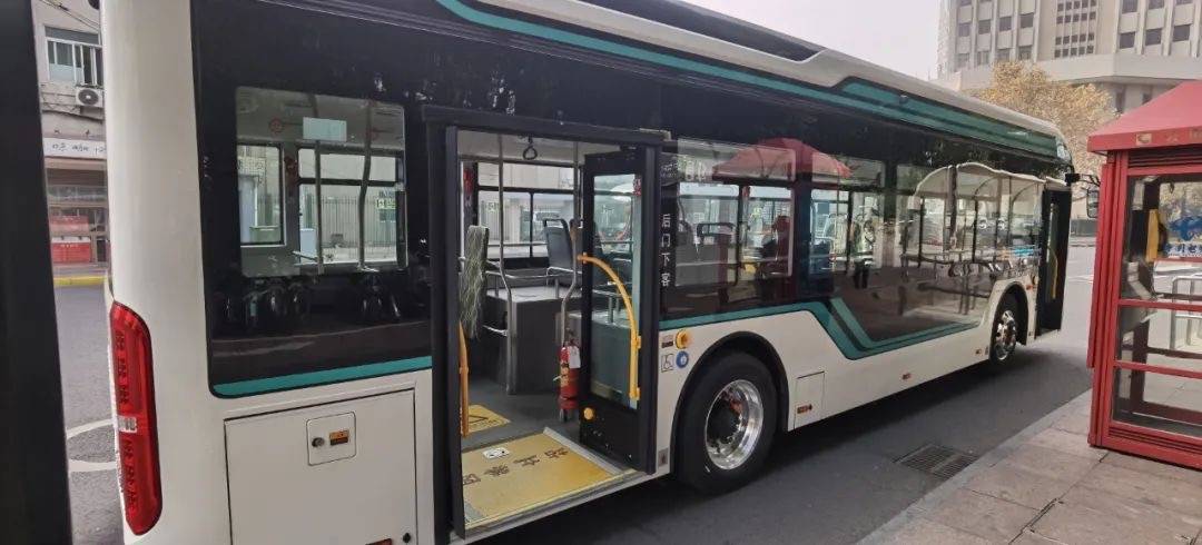 全新46路新能源车今起亮相上海街头容量更大科技感更强