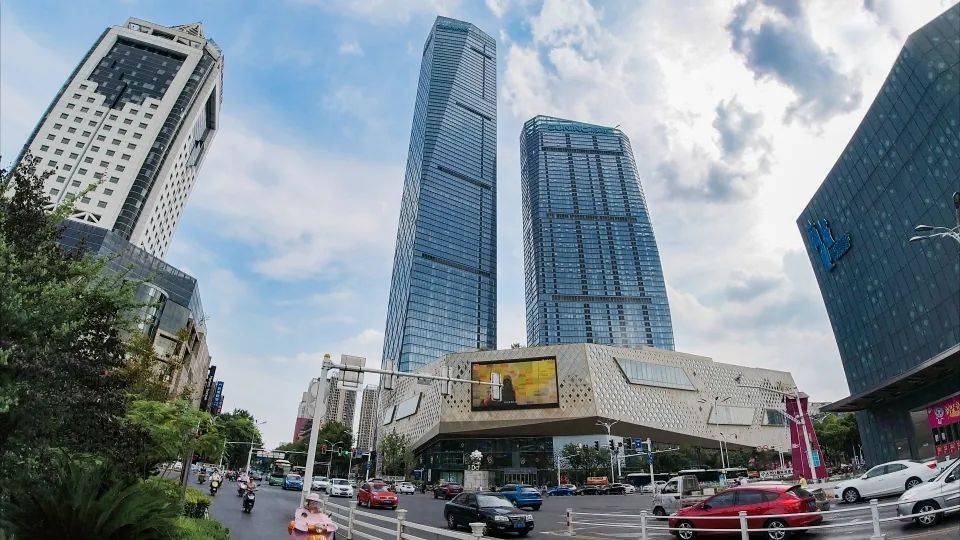 如今的大市口大市口位于江苏镇江的城市中心,是镇江市的中心商业区