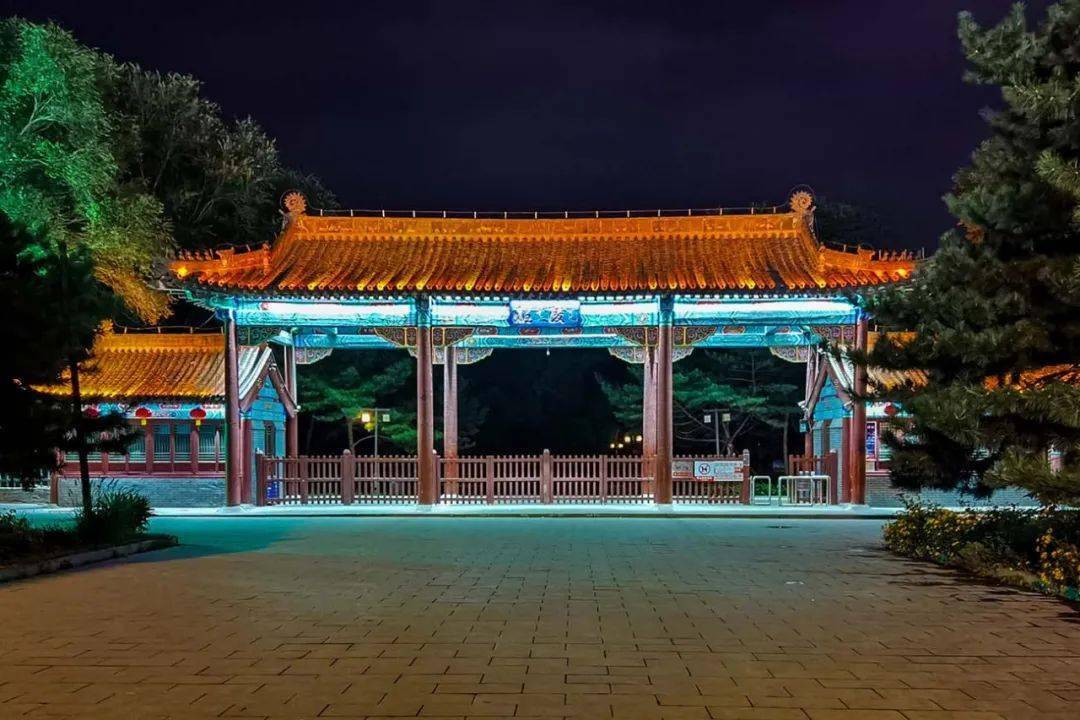 雨後的瀋陽北塔公園,煥然一新,更顯現絢麗色彩;北陵的