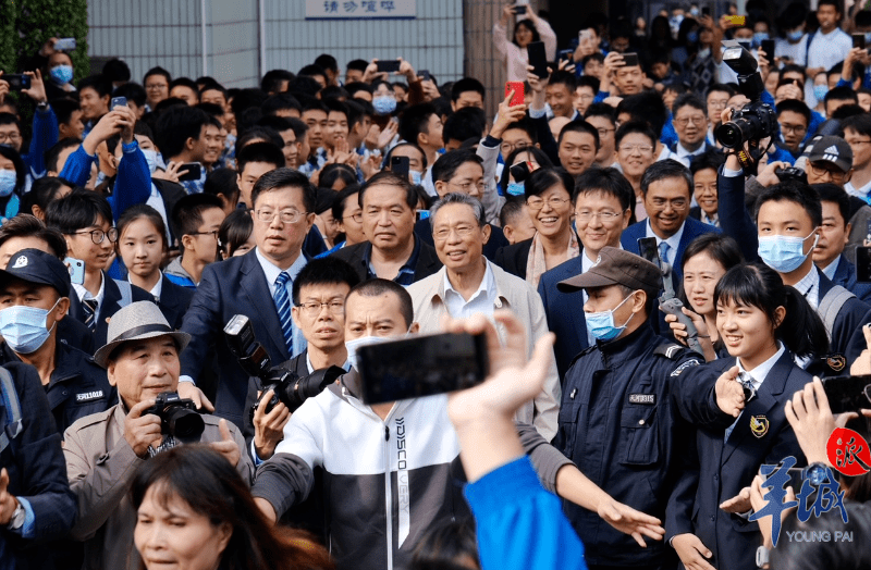 钟南山回母校参加校庆