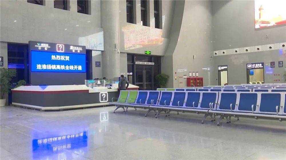 通车前夜宝应高铁站景色美如画