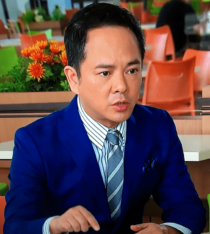 陈嘉辉在入行前曾是政府土木工程拓展署的一名工程师,因为接拍了一个