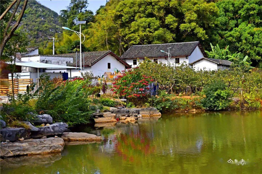 桂林山清水秀的恭城瑶族自治县平安镇邓扒新村