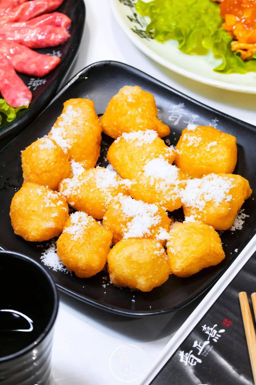 炸打糕作为店里的特色单品,外皮金黄酥脆,卖相极佳,是店里出了名的"