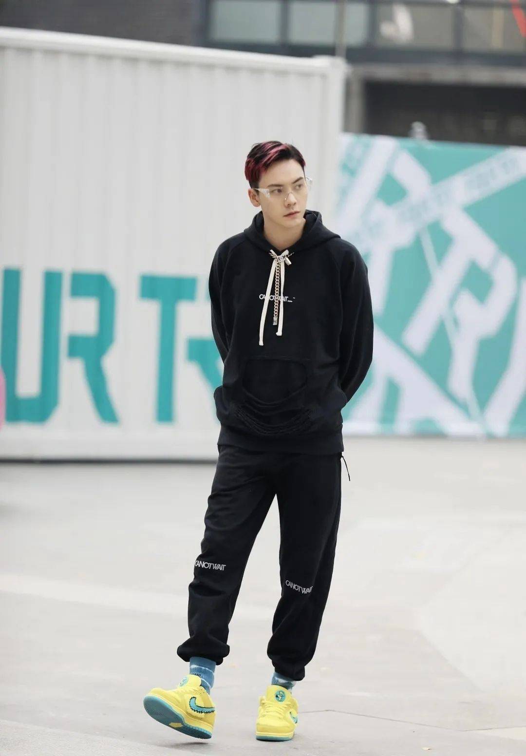 陈伟霆——grateful dead x nike sb dunk low张艺兴——converse