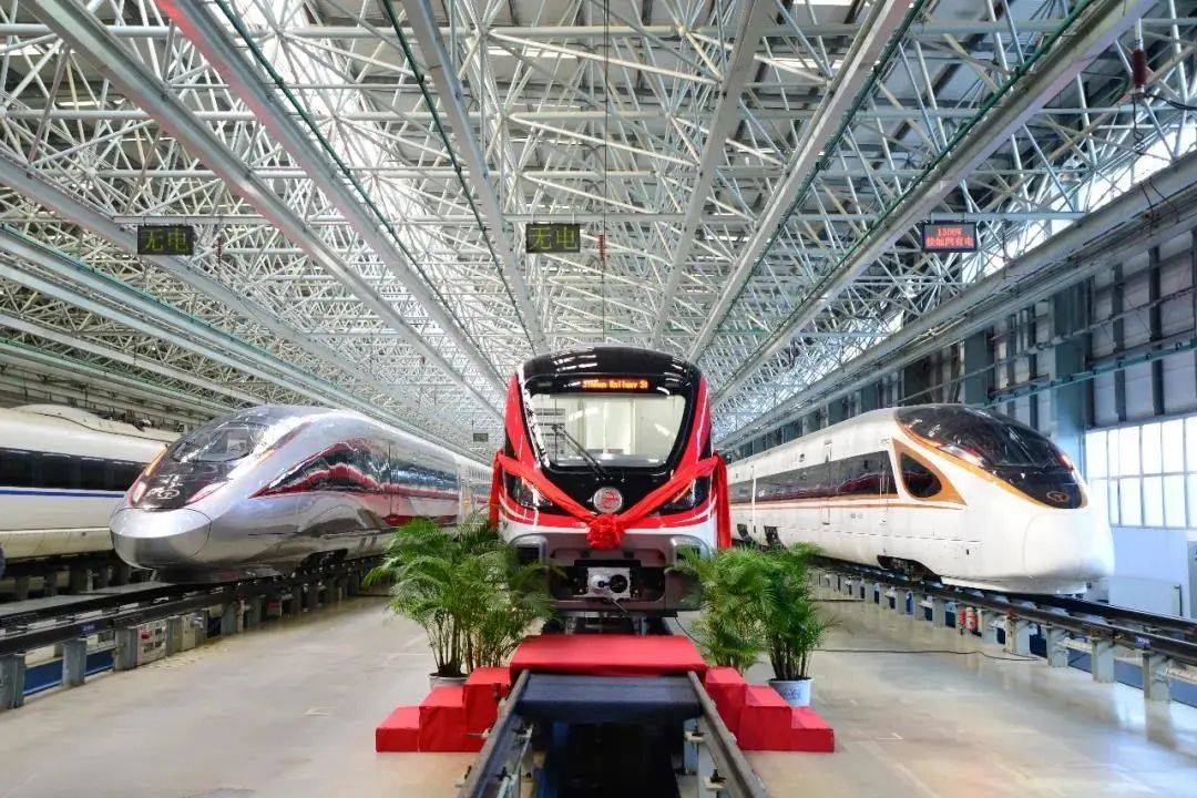 01仪式现场1/5金华市常务副市长郑余良致辞2/5中车长客股份公司党委