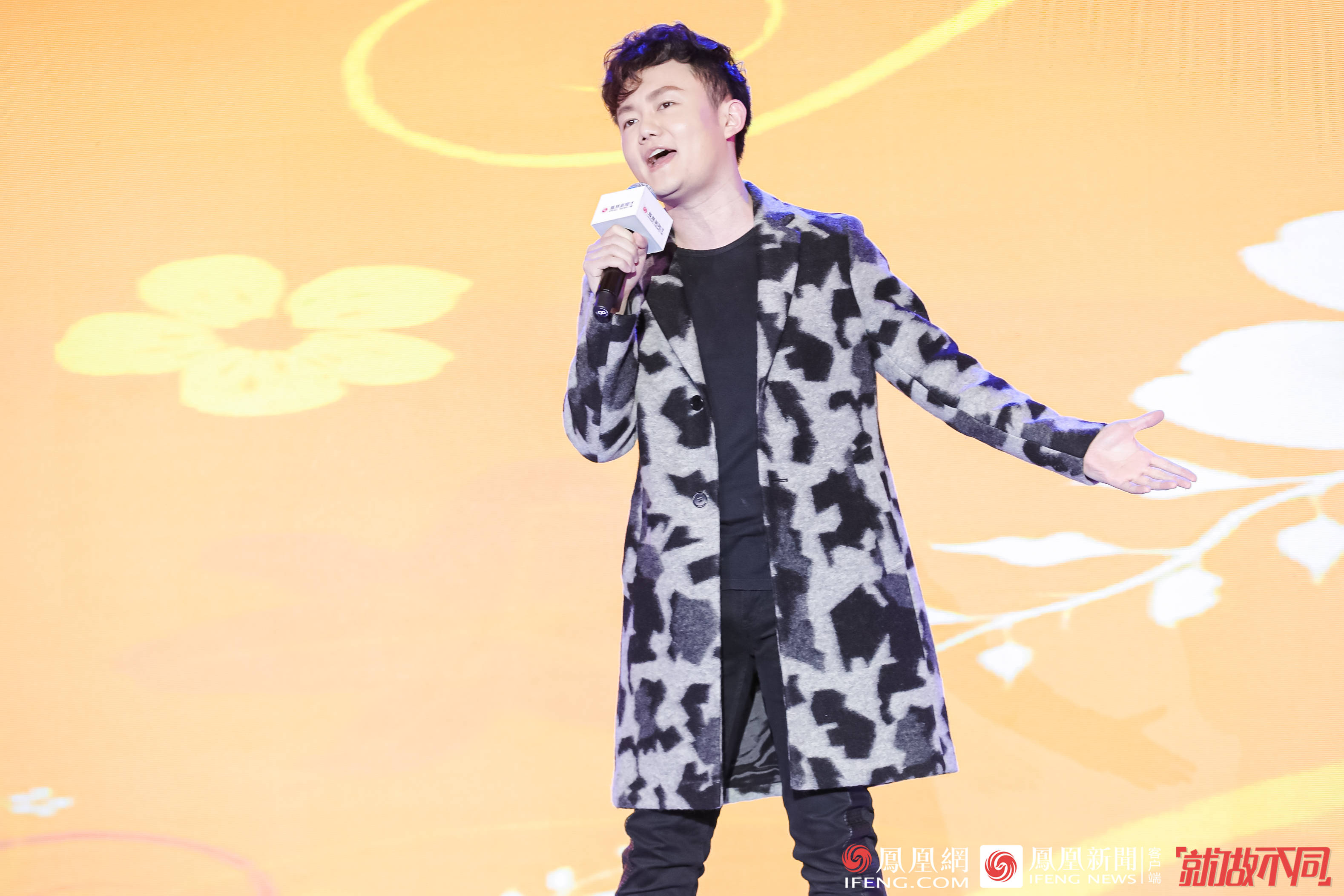 《守护童年》中国魔指精灵齐胤轩,肖墨函,刘心言现场演奏《小猫圆舞曲