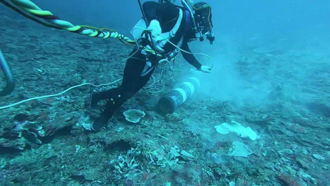 大深度饱和潜水 锤炼水下救援能力