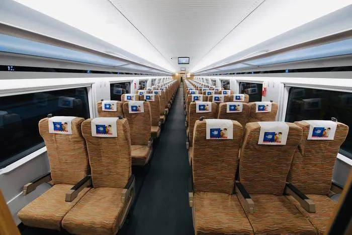 列车主,被动结合压力保护系统,通过高压新风系统调整列车内部压力