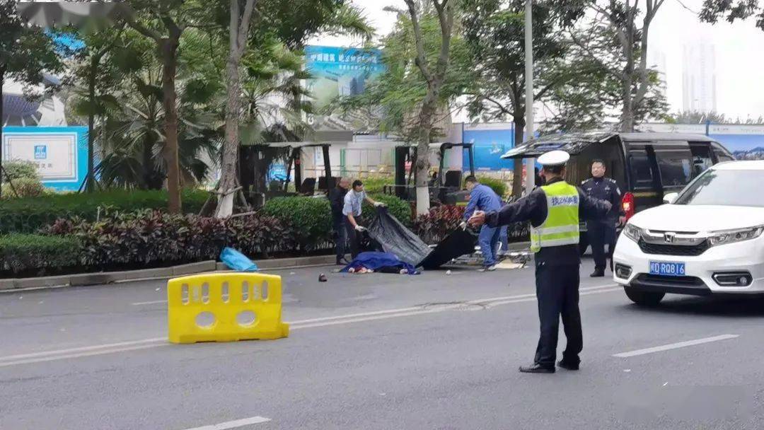 突发一起车祸当场死亡