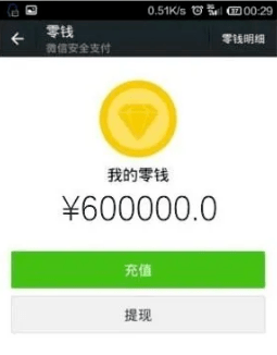 男子在家烧火意外点燃60万现金