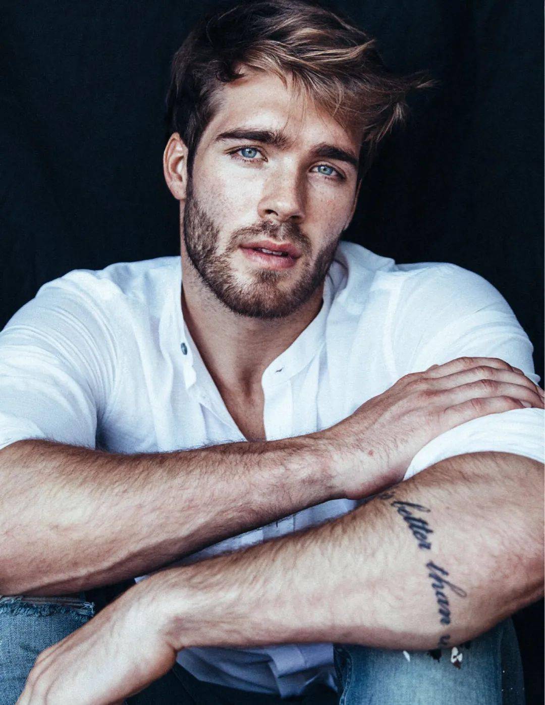 浓眉大眼的德国男模,好喜欢他无辜可怜的眼神!_janis