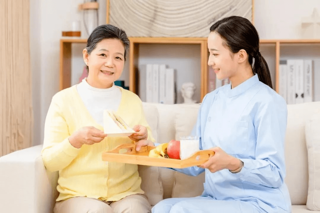 行业人才我国养老机构专业护工普遍短缺养老护理行业为何留不住年轻人