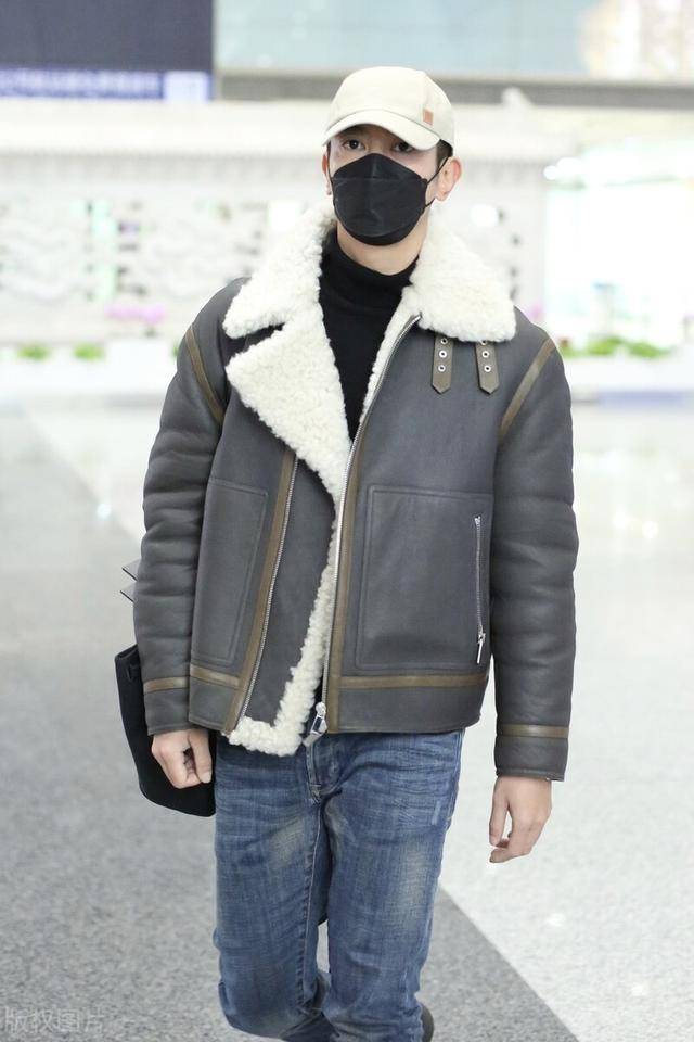 杜江穿羊羔绒外套现身机场一袭打扮又帅又酷