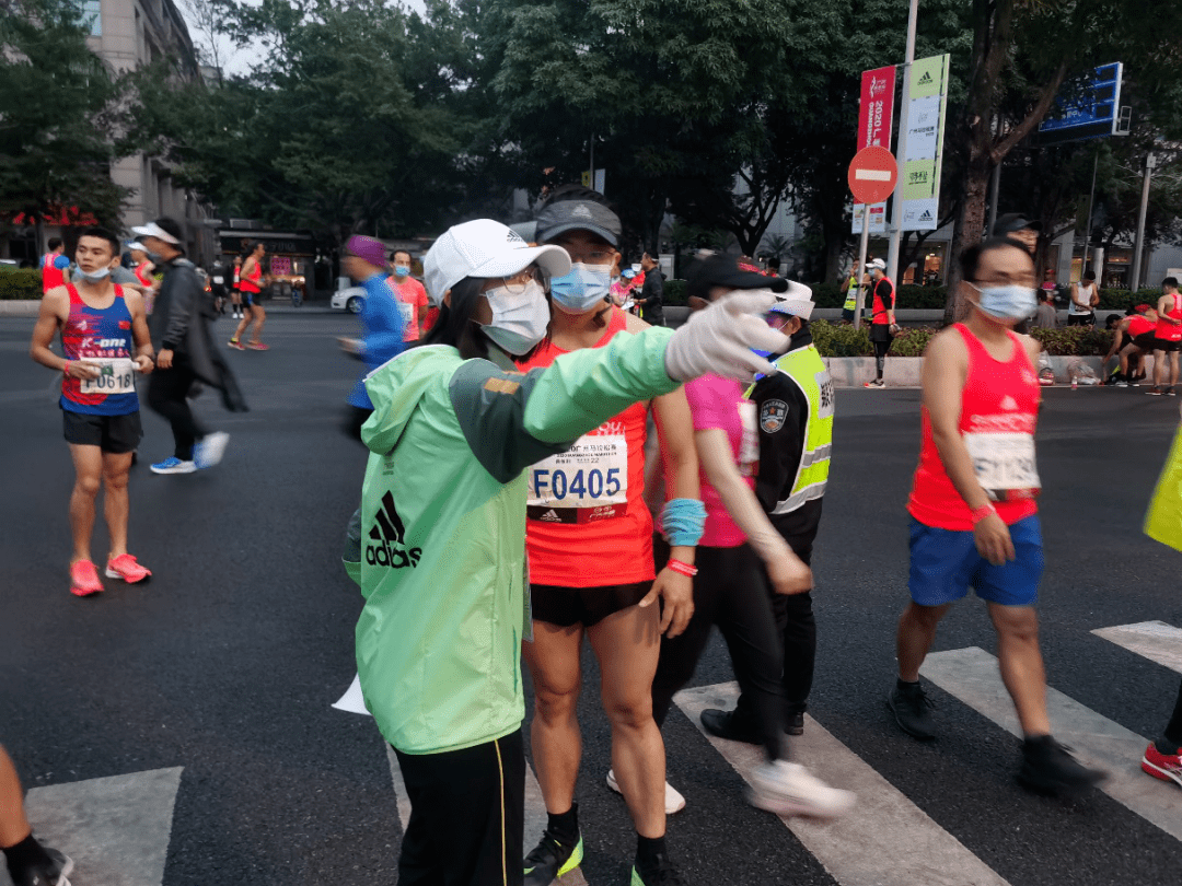 广工志愿者广马中一道靓丽风景