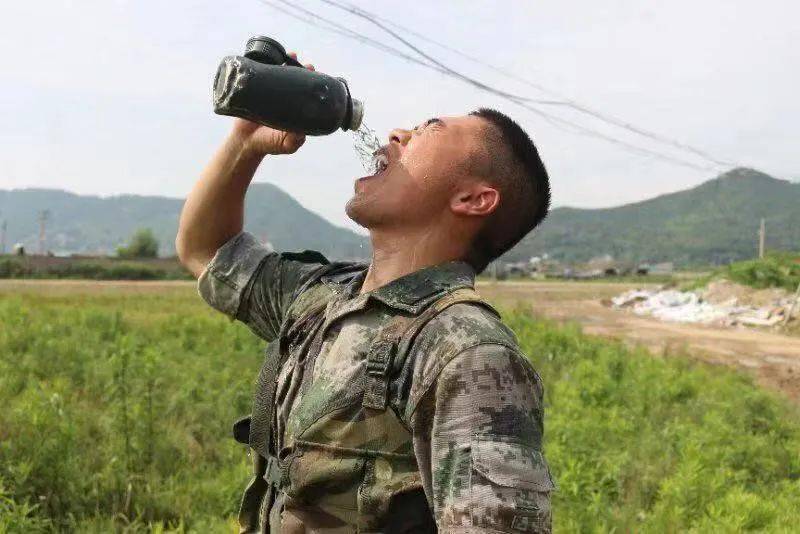 姓名:茅佳俊服役部队:中国人民解放军陆军75210部队返校职位:国旗班