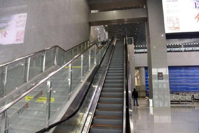 西安地铁导视设计_成都地铁哪些站属于导侧式站台_