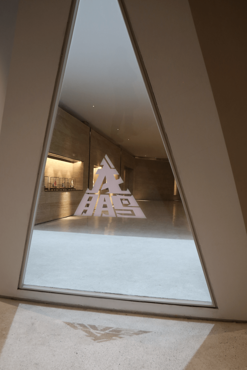 泉州这间5000㎡极简风艺术馆,被小红书博主们排队打卡!_手机搜狐网