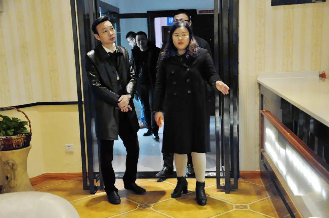 芦淞区教育局局长邓礼辉一行莅临株外视察指导工作