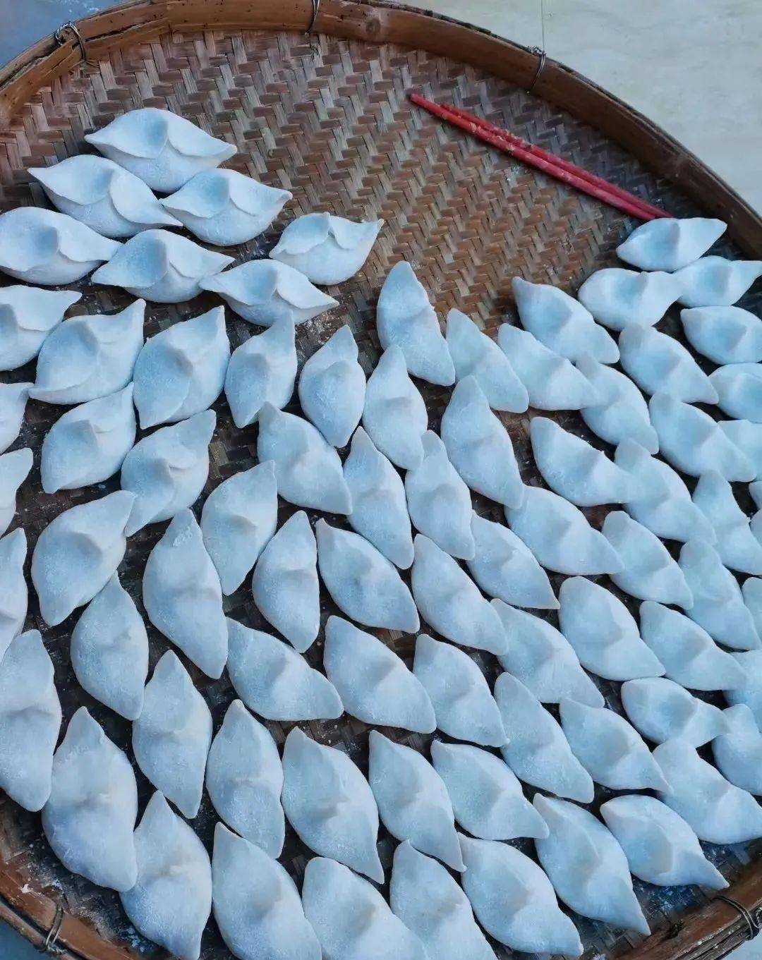 冬至茧"就多一岁了,意思也就是说过了冬节很快就要过年了,冬节在潮汕