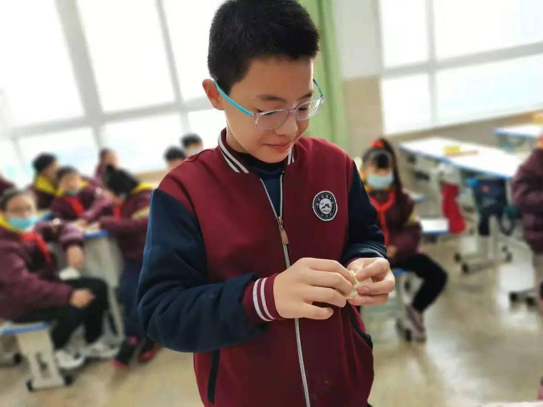 鹤壁黎阳中学小学部创意饺子特色节童心童趣暖寒冬