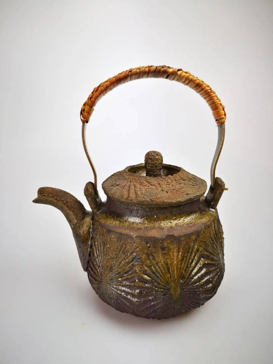 广西工艺美术大师魏振荣:我在南博做红陶_南宁