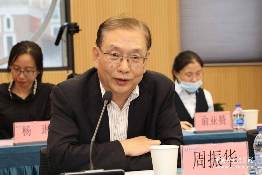 上海市全球城市研究院院长周振华作主题发言 本网记者 查建国/摄复旦