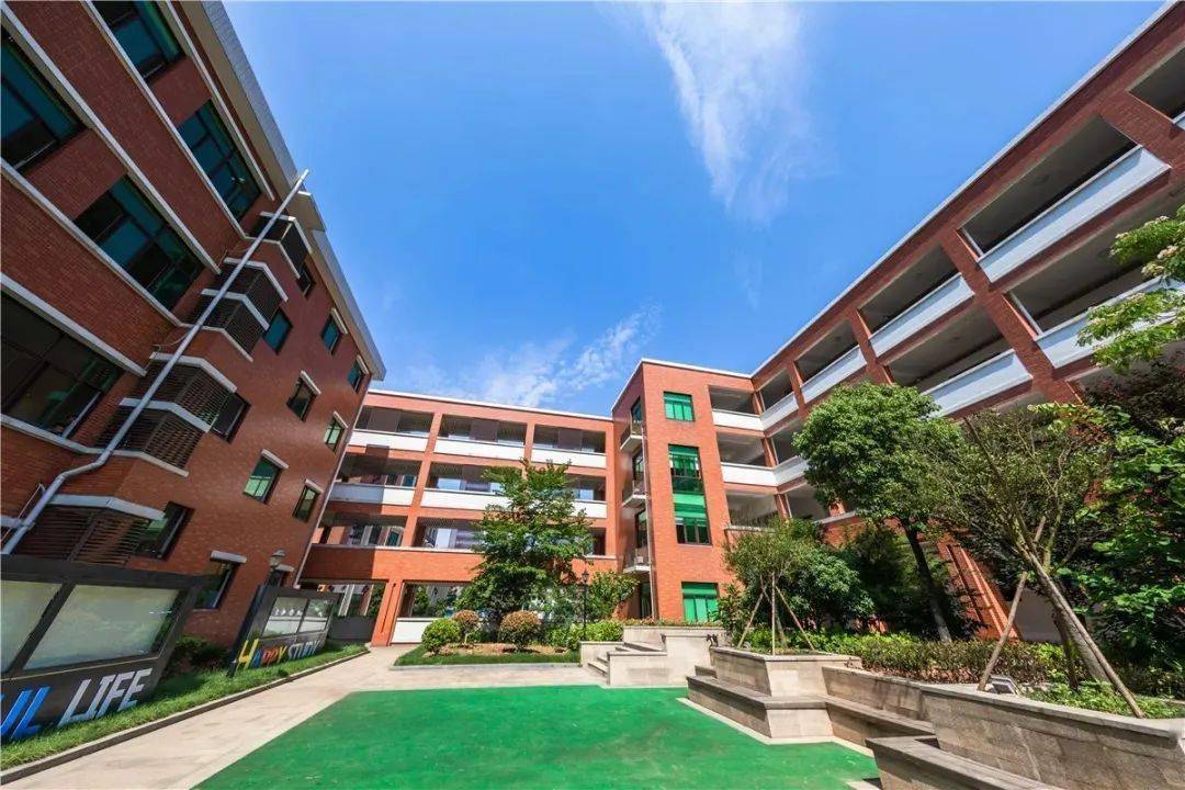 龙峰国际学校被评为第十批省级绿色学校