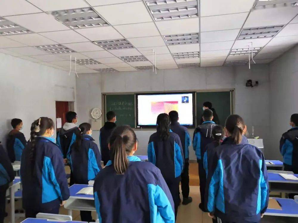 新源县学校领域团组织开展团团你学习未成年人保护法主题团日活动
