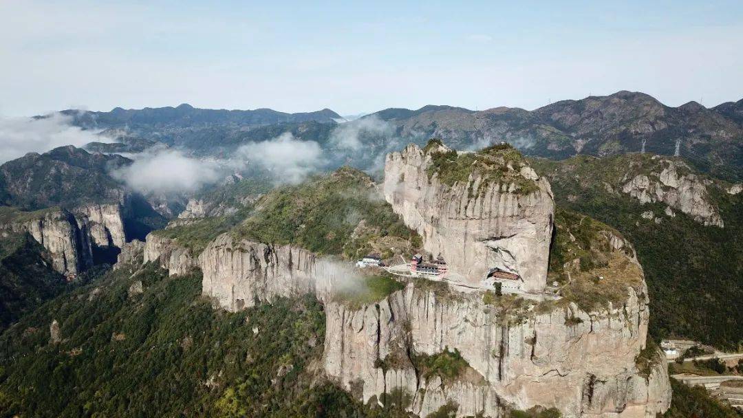 去年,白石街道围绕钟前湖,打造了全长25公里的"十里湖山·诗韵中雁"