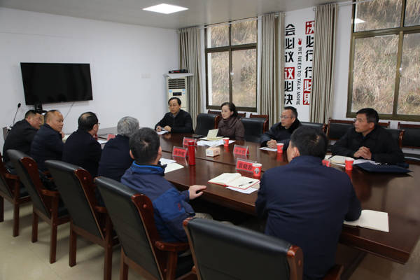 在光华村召开调研座谈会韩永生指出,余井镇松岭村,官庄镇光华村脱贫