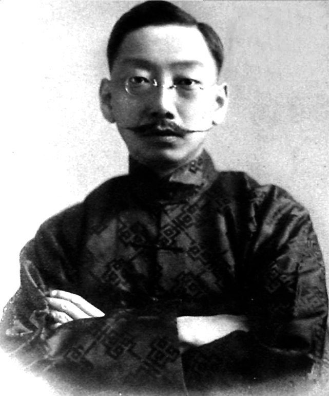 仆的丁文江刚下车,就被守候已久的朱经农和刘基磐强拉到省政府招待所