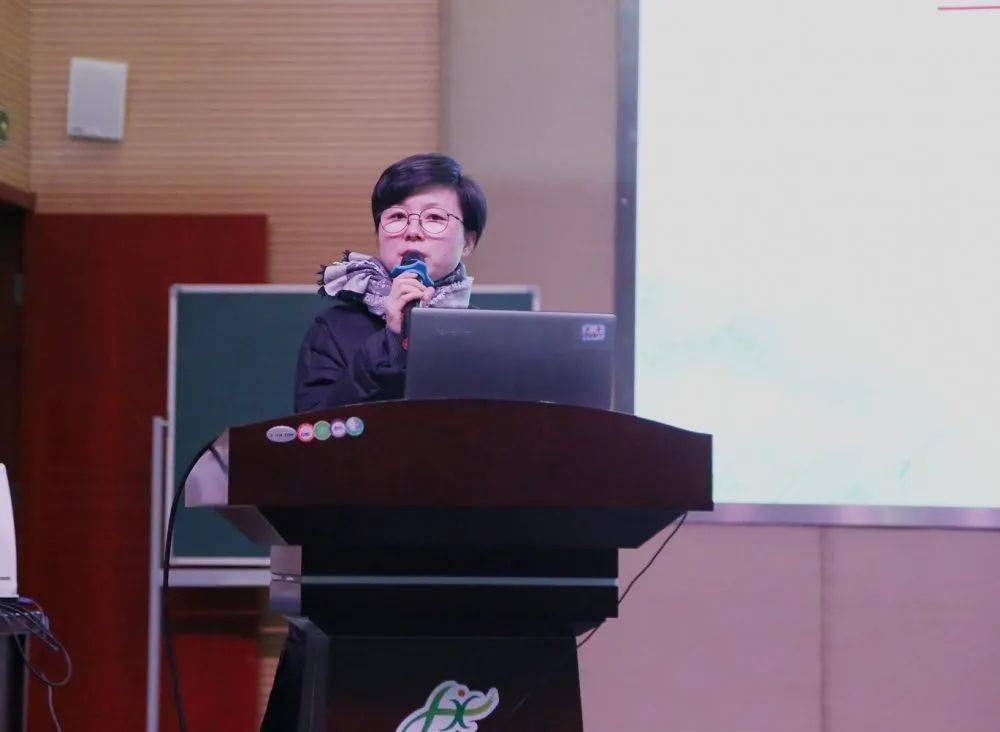 常州市小学语文教研员朱洁如老师评价该项目对实小学科发展有重要的