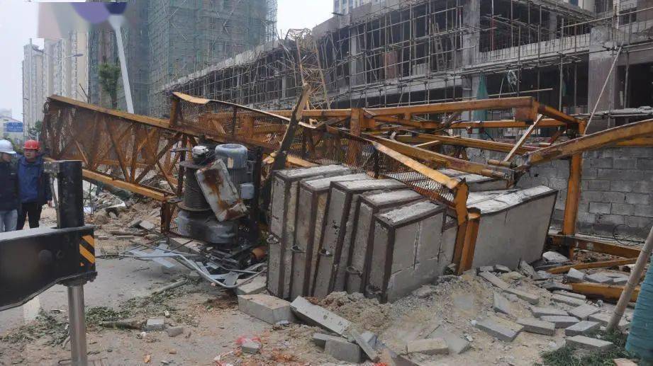 湖南华容县华容明珠三期工程项目"16123"较大塔式起重机坍塌事故1为