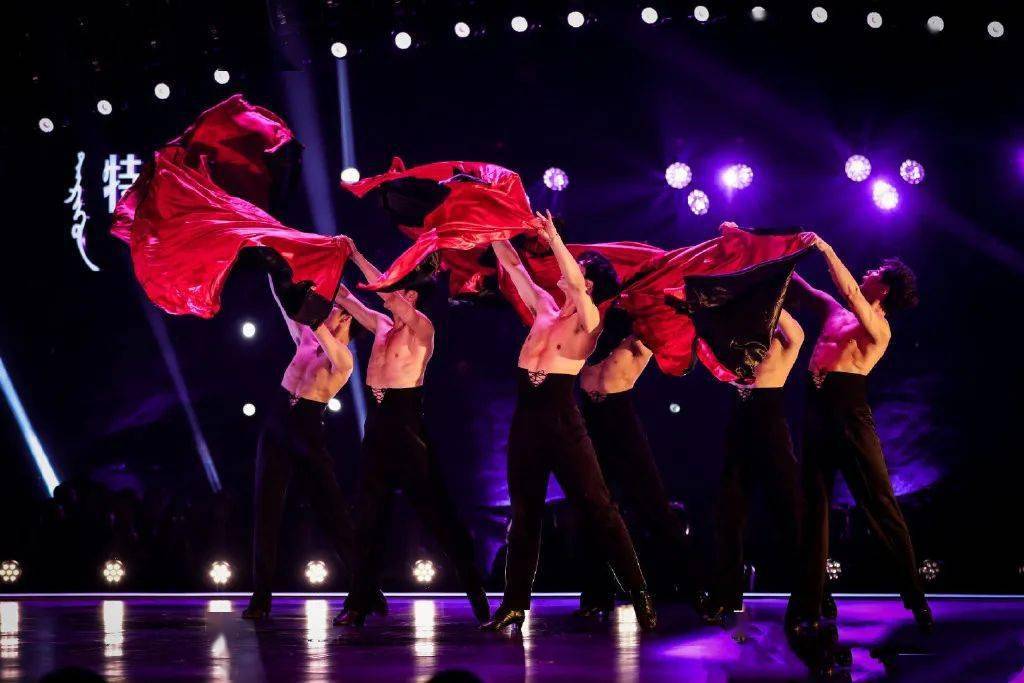 拉丁先锋男团,金牌男团767676用身体每一寸诠释拉丁舞力量美学