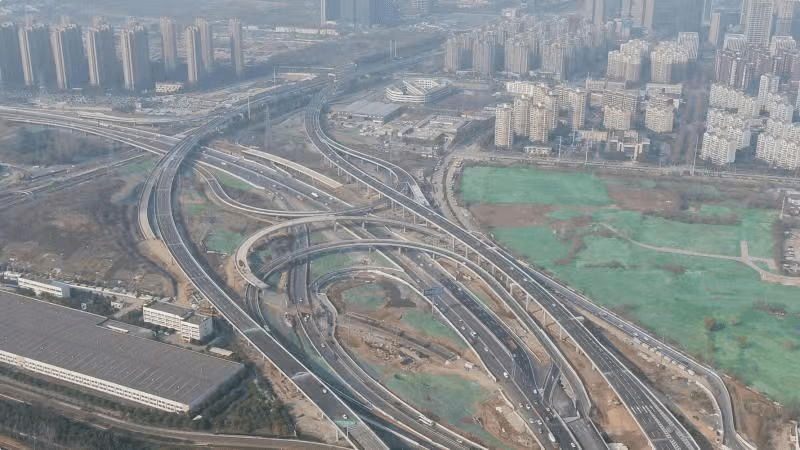 河,沙洲东河三条河流过,地下有地铁2号线,7号线,以及未来预留了地铁s2