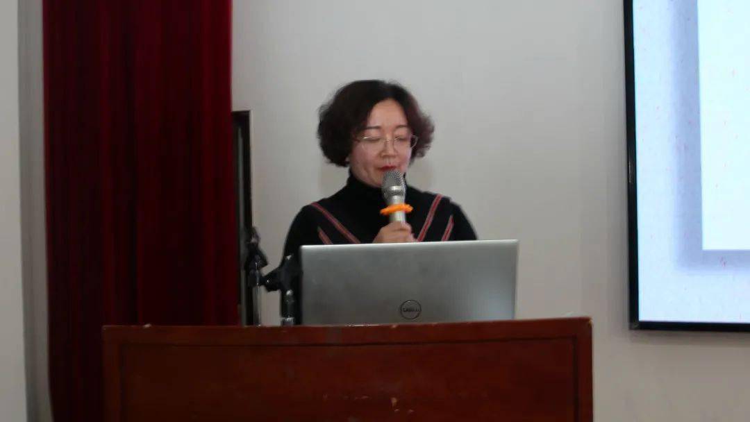 林玲老师分享了自己的认知林玲老师围绕"拥有","奉献"和"育人"三个