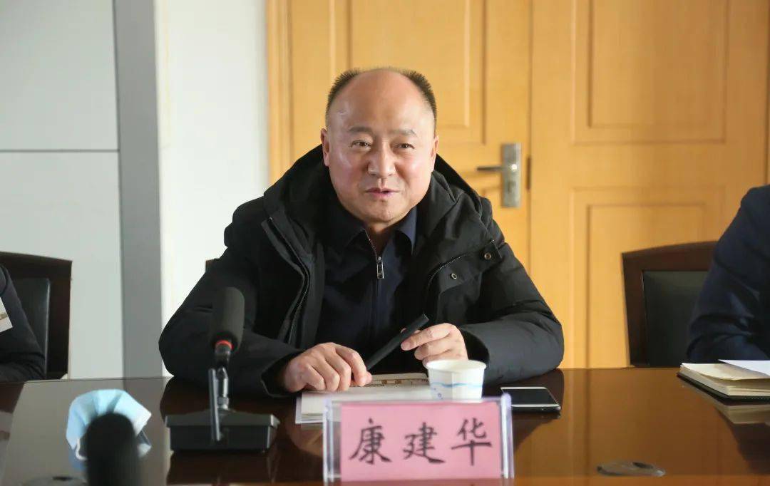 康建华对我校创建工作表示充分肯定康建华对我校文明校园(标兵)建设