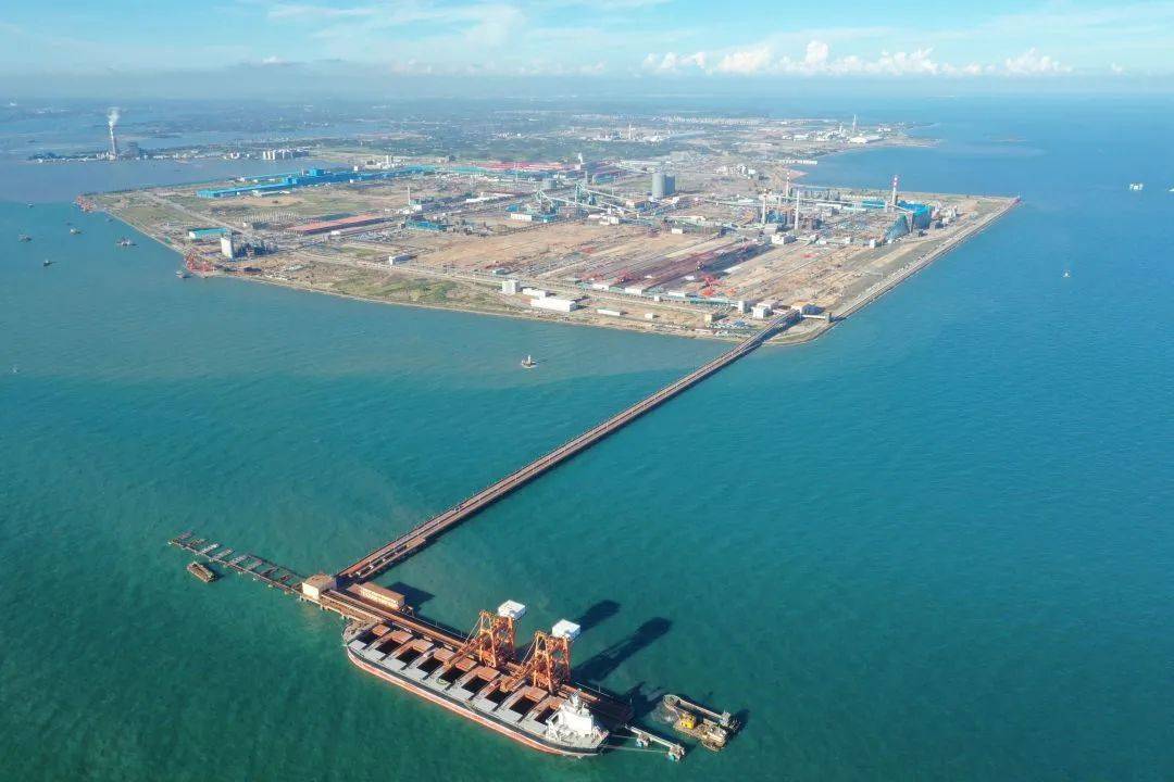 广西钢铁热轧厂一号加热炉成功点火烘炉