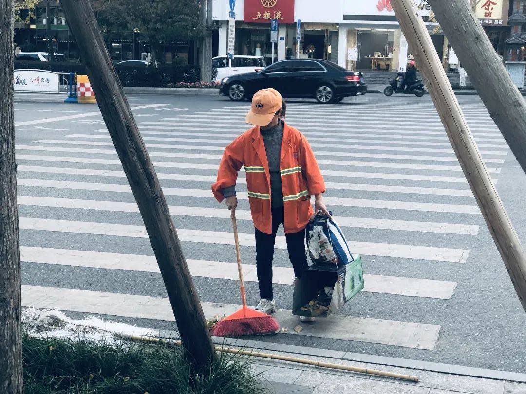 所有人请收下这朵七色文明花