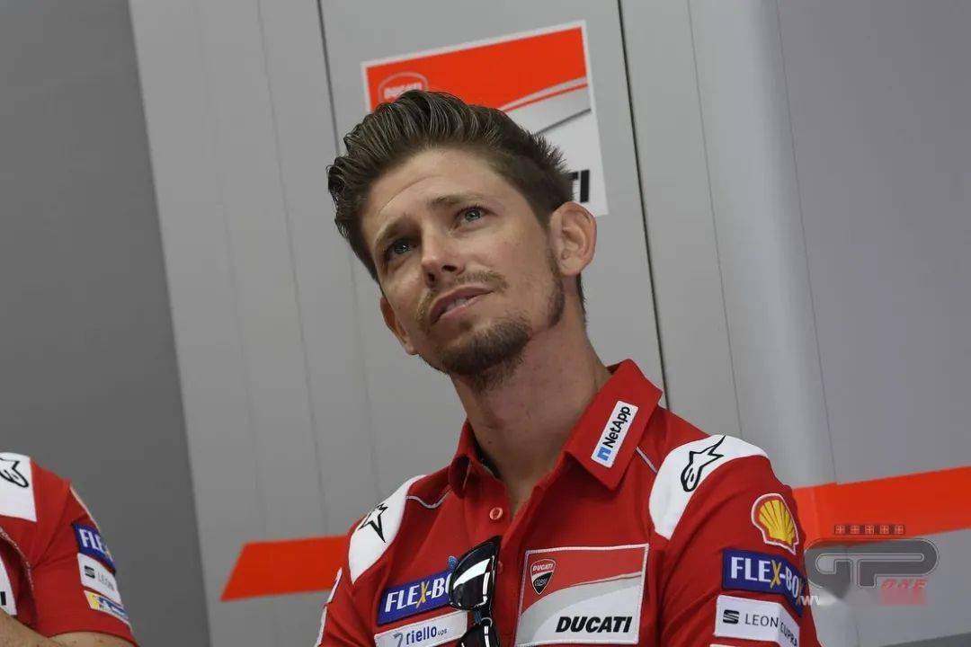 凯西·斯通纳(casey stoner)身为至今为止唯一一位骑着杜卡迪摘下过