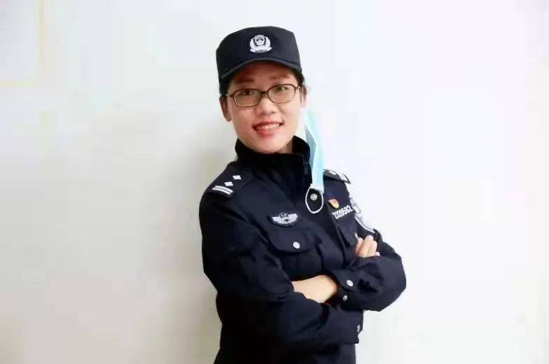 小荷初露栉风沐雨从警路砥砺扬帆薪火传