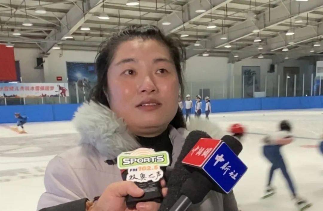 速滑女孩马子惠摔倒了也不能放弃