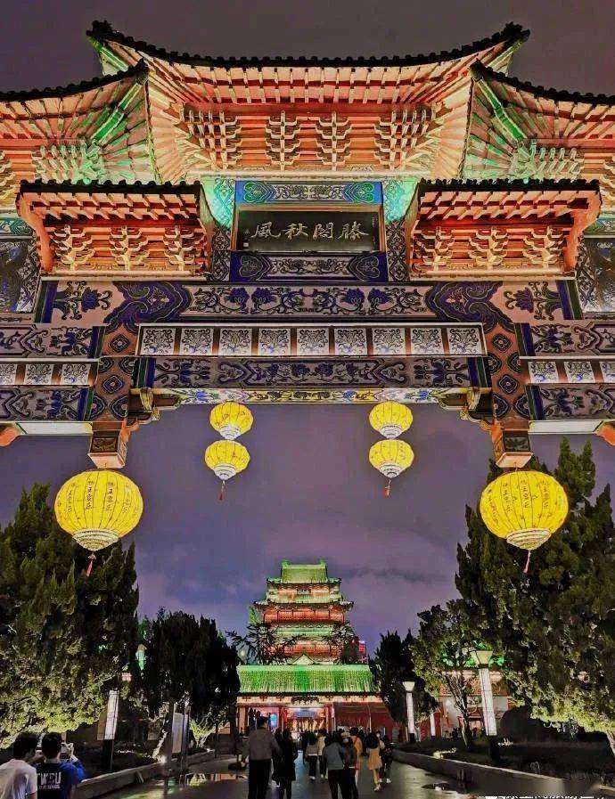 附属建筑烘云托月_滕王阁