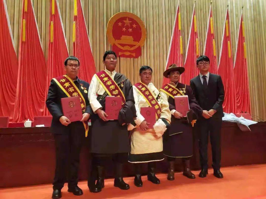 省级劳模阿拉乡博拉村党支部书记拉毛才让一心为民甘愿做农牧民群众的