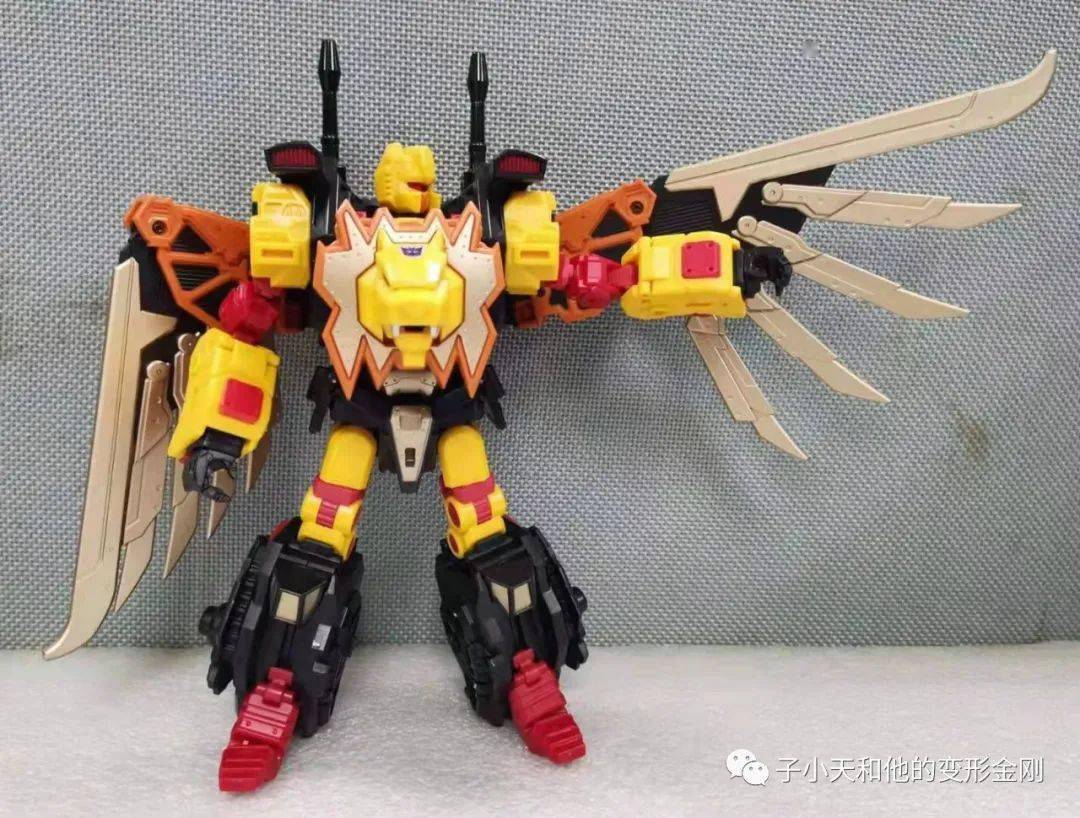 【评玩具】子小天:粑粑总测评《mmc 巨狰狞部队中的队长利爪,长翅膀的