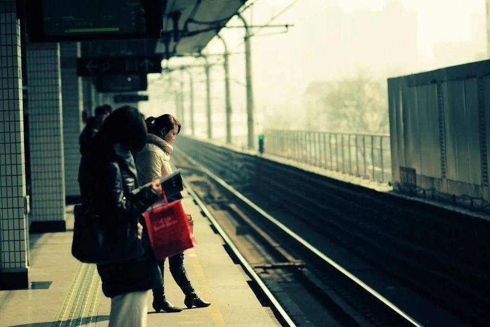 游子归家总想有一处港湾让漂泊的心停泊靠岸